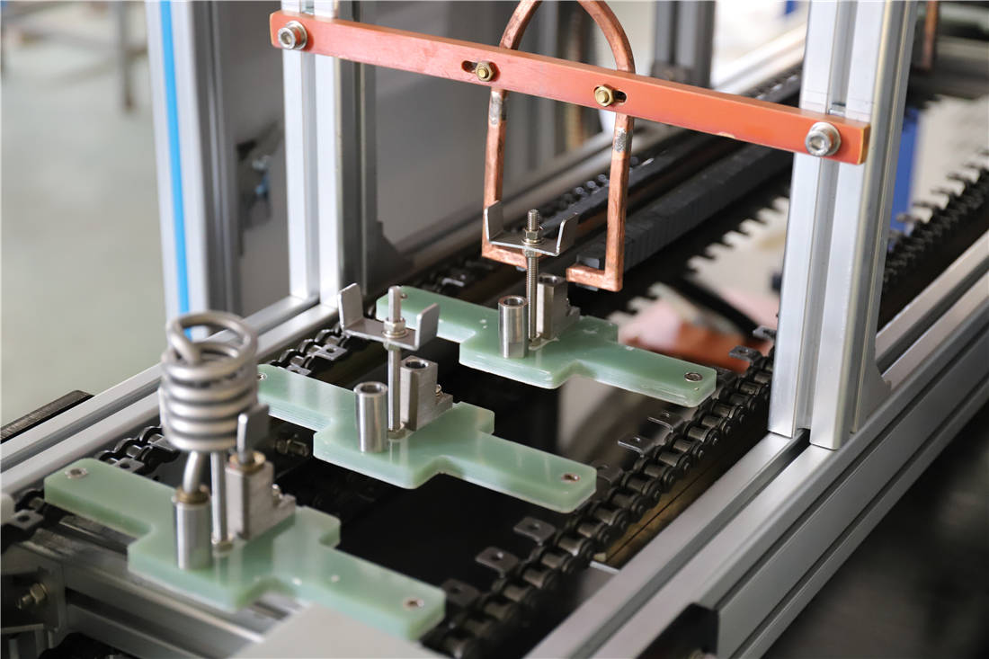 直线式全自动感应钎焊设备 . 直线式高频感应钎焊机